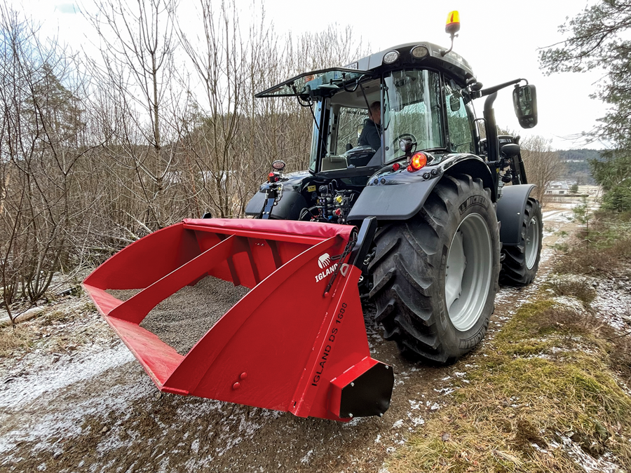 pic_IGLAND DS 1600 sandspreader__Ds 1600 Action